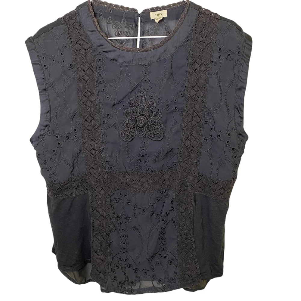 Tiny X Anthropologie Women's Embroidered Eyelet Lace Trim Sleeveless top Size L - Picture 4 of 13